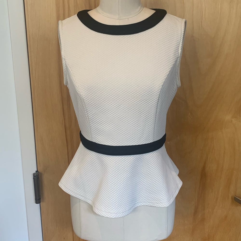 Classic - Blk/White - peplum - sleeveless top